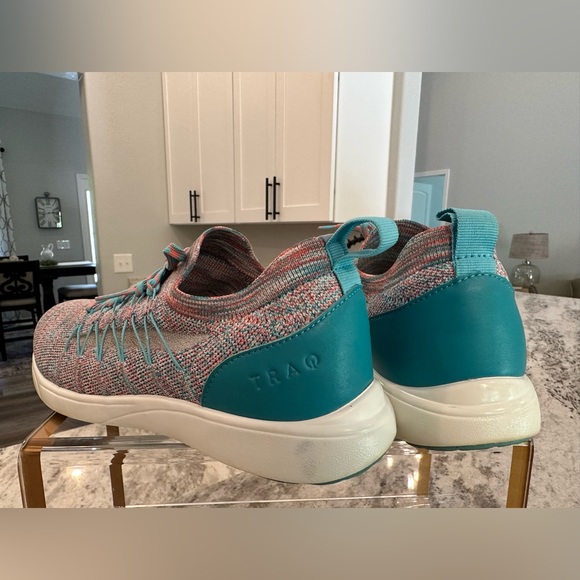 Alegria Women's Knit sneaker Multi color Shoe Size 39/8 - Picture 2 of 6